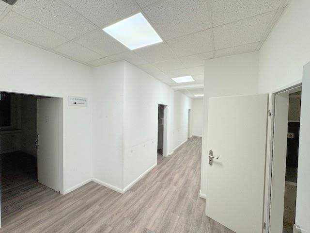 Gewerbeobjekt Ahrensburg - 6 Zimmer, 172 m&sup2;, 1.640&euro; | Angebot:24648928