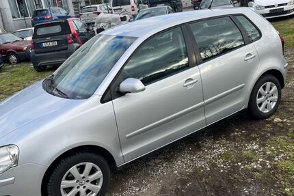 VW Polo 64.000 km 3.890 € Ludwigsburg 71642