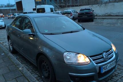 VW Jetta 64.600 km 4.750 &euro; München 81375