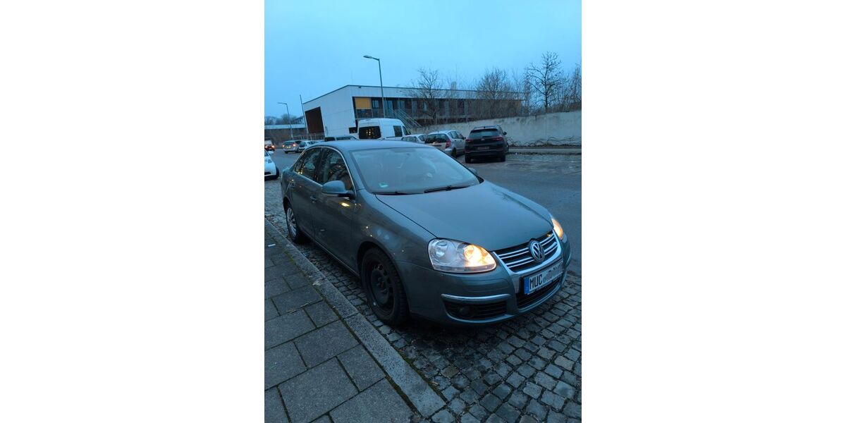 VW Jetta 64.600 km 4.750 &euro; München 81375