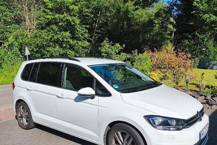VW Touran 74.500 km 17.199 &euro; Niedernhausen- Engenhahn/Wilpark 65527