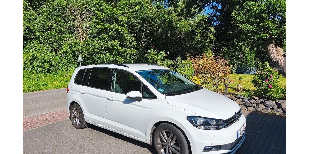 VW Touran 74.500 km 17.199 &euro; Niedernhausen- Engenhahn/Wilpark 65527