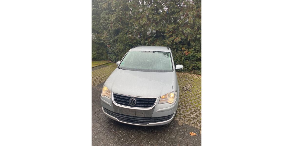 VW Touran 236.000 km 4.390 &euro; Bonn 53227