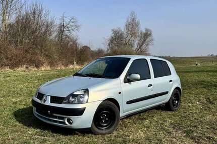 Renault Clio 138.400 km 2.999 &euro; Rielasingen-Worblingen 78239