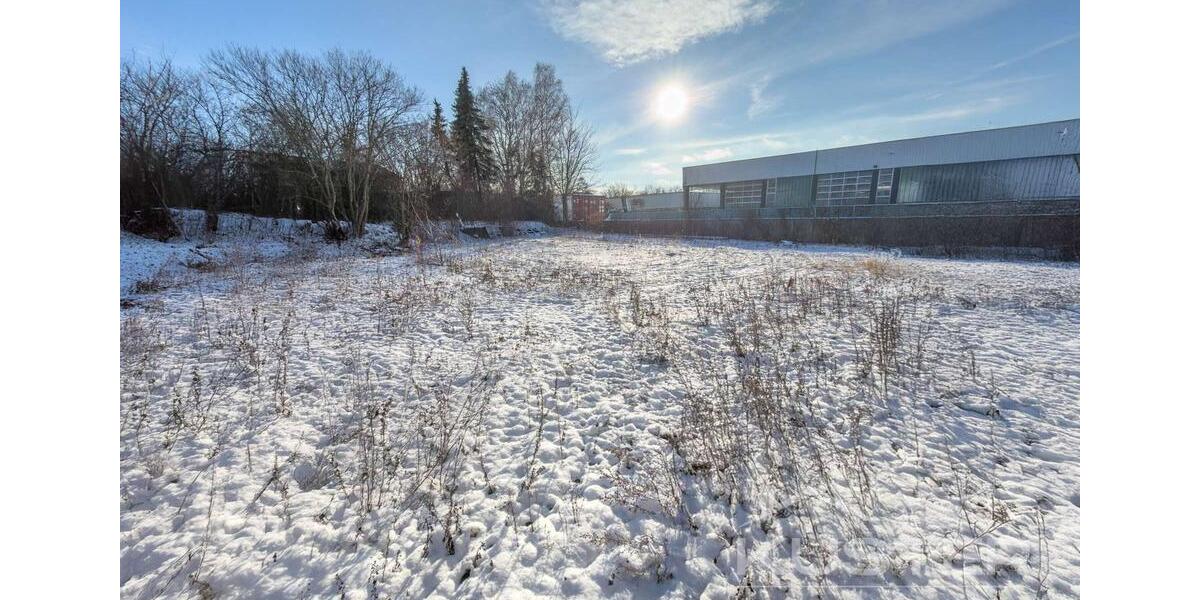 KÜSTER IMMOBILIEN präsentiert: Gewerbe Abstellfläche mit KFZ, Sprinter, LKW und Co.in Barsinghausen zimmer