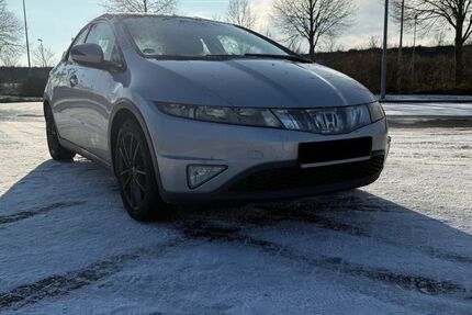 Honda Civic 172.000 km 2.777 &euro; Neuss 41469