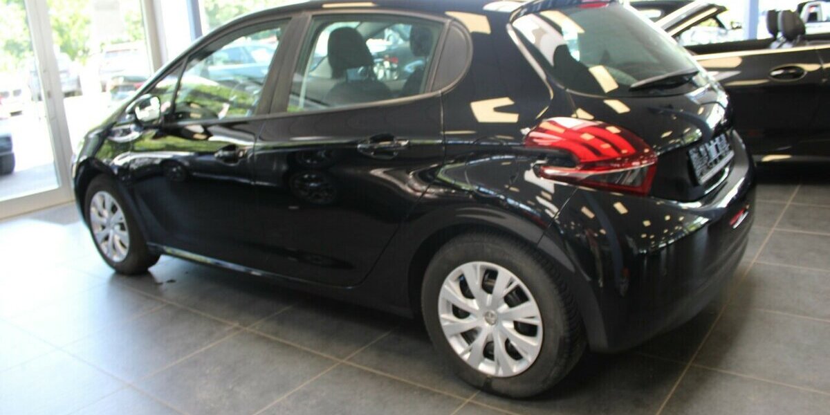 Peugeot 208 PureTech 82 72.930 km 8.980 &euro; Euskirchen 53881