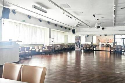 Im Zentrum von Remscheid – direkt am Friedrich-Ebert-Platz – Vielseitige Gewerbefläche mit separatem Eingang