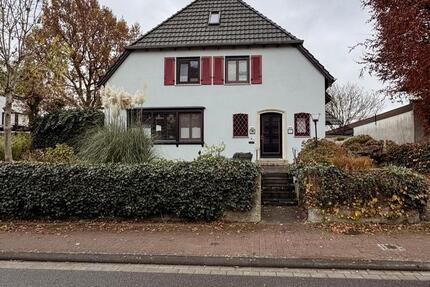 Modernisiertes Einfamilienhaus mit großem Garten, Wärmepumpe & PV 7 zimmer