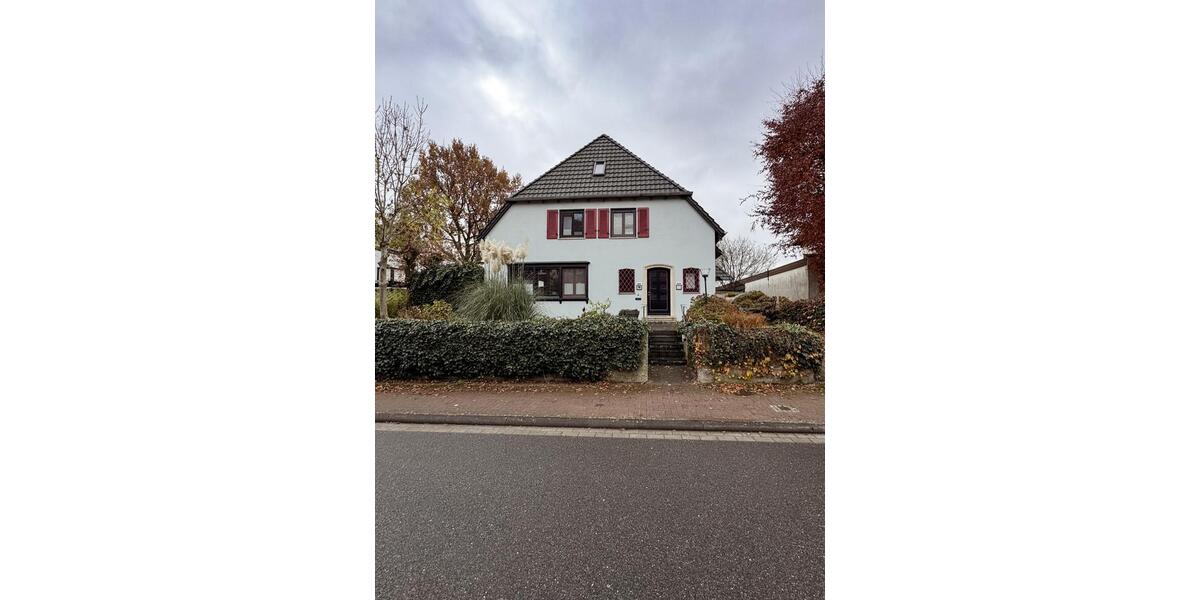 Modernisiertes Einfamilienhaus mit großem Garten, Wärmepumpe & PV 7 zimmer