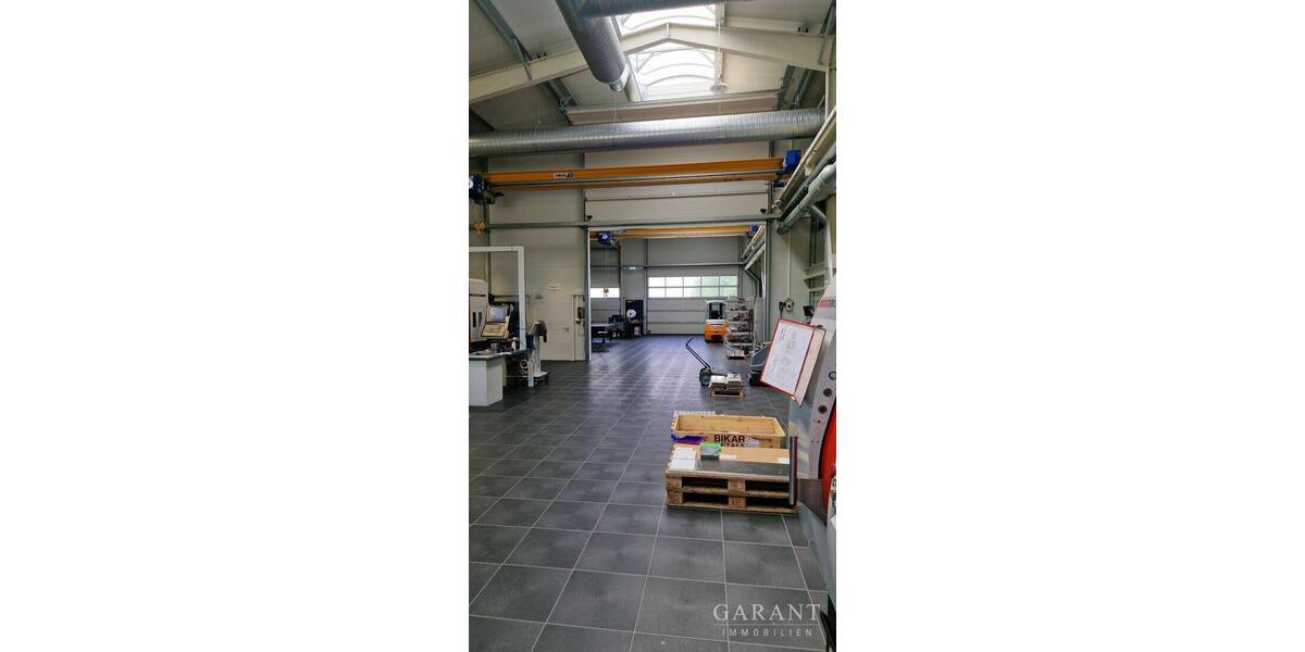 Top - Gewerbehalle für Produktion und Lager mit Büros zimmer
