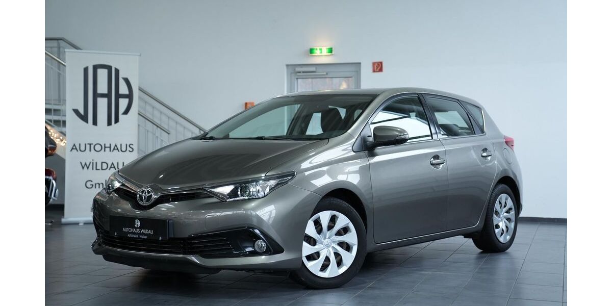 Toyota Auris 132.341 km 8.990 &euro; Wildau 15745