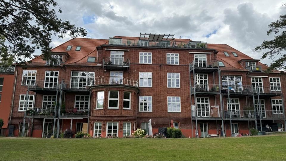 Dachgeschoßwohnung Schwerin Friedrichsthal - 4 Zimmer, 137 m&sup2;, 1.370&euro; | Angebot:25855164