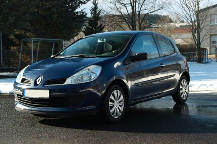 Renault Clio 118.000 km 2.399 &euro; Königsee 07426