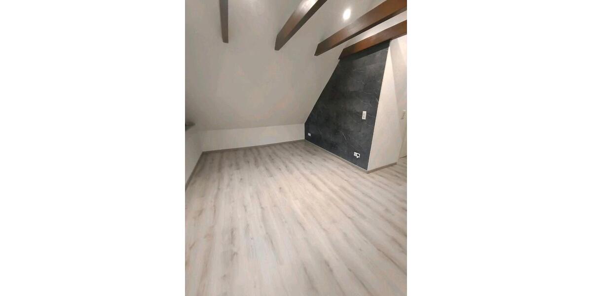 Dachgeschoßwohnung Ebersbach an der Fils - 2.5 Zimmer, 62 m&sup2;, 820&euro; | Angebot:26035434