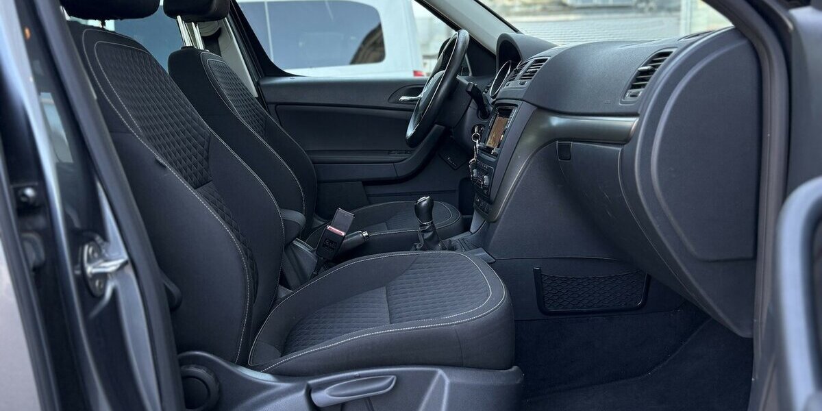 Skoda Yeti 1.2 TSI Drive KAMERA/NAVI/CARPLAY/1.HAND 92.596 km 11.900 &euro; Villingen-Schwenningen 78054