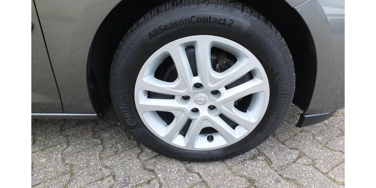 Opel Astra WM26: SPORTS TOURER NAVI 1.HD BLUETOOTH ALLW 125.000 km 8.998 &euro; Köln 50858
