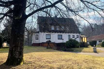 Haus Bad Sachsa - 7 Zimmer, 219 m&sup2;, 259.000&euro; | Angebot:26131836