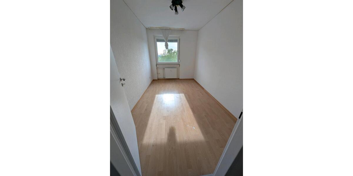 Etagenwohnung Saarbrücken Eschberg - 5 Zimmer, 132 m&sup2;, 1.370&euro; | Angebot:26398758