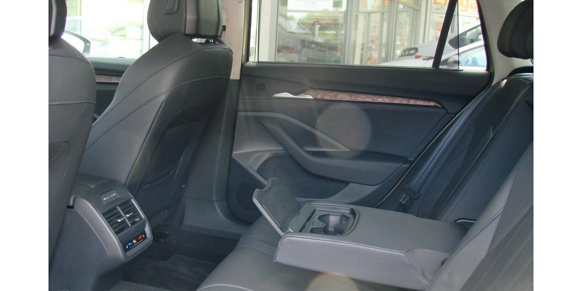 Skoda Superb 2.0TDi 4x4 L&K ACC SHZ LED AHK 360º HUD Can 25.989 km 41.980 &euro; Falkensee 14612