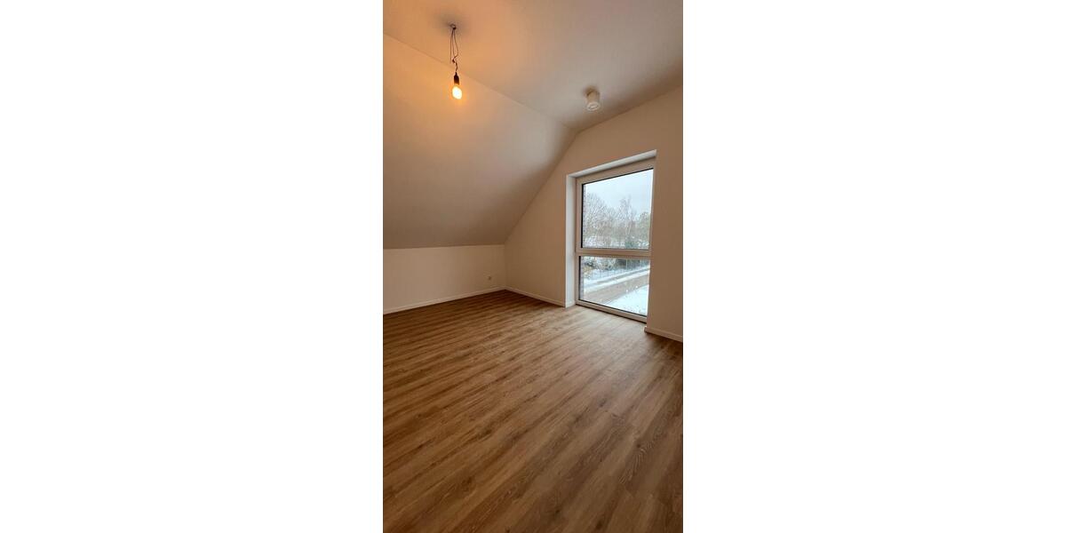 Dachgeschoßwohnung Edewecht - 5 Zimmer, 158 m&sup2;, 1.820&euro; | Angebot:25305525