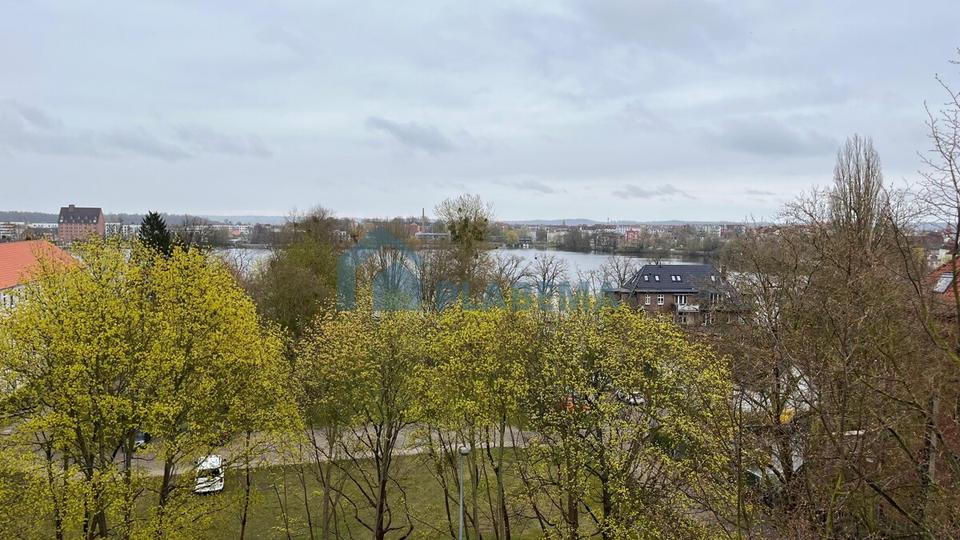 Dachgeschoßwohnung Schwerin - 4 Zimmer, 105 m&sup2;, 1.417&euro; | Angebot:26645278