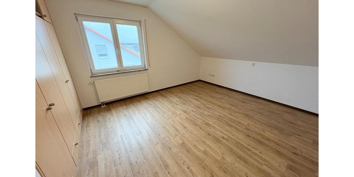 Doppelhaushälfte Weiden in der Oberpfalz - 5 Zimmer, 135 m&sup2;, 1.800&euro; | Angebot:25150280