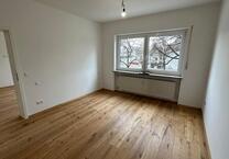 ### Renovierte 2,5-Zimmer-Wohnung mit Loggia in Waldtrudering ##