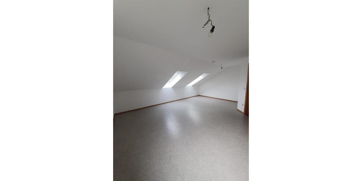 Dachgeschoßwohnung Nittenau - 2.5 Zimmer, 67 m&sup2;, 600&euro; | Angebot:26185126