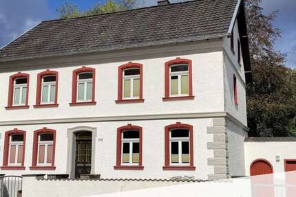 Haus Hellenthal - 7 Zimmer, 160 m&sup2;, 1.450&euro; | Angebot:27274406