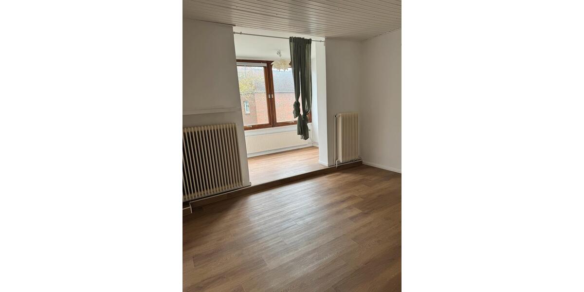 Etagenwohnung Varel - 4 Zimmer, 150 m&sup2;, 1.100&euro; | Angebot:26267997