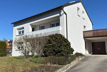 Zweifamilienhaus mit Einliegerwohnung, großem Garten und viel Potenzial 9 zimmer