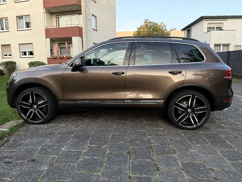 VW Touareg 267.000 km 15.000 € Offenbach 63075
