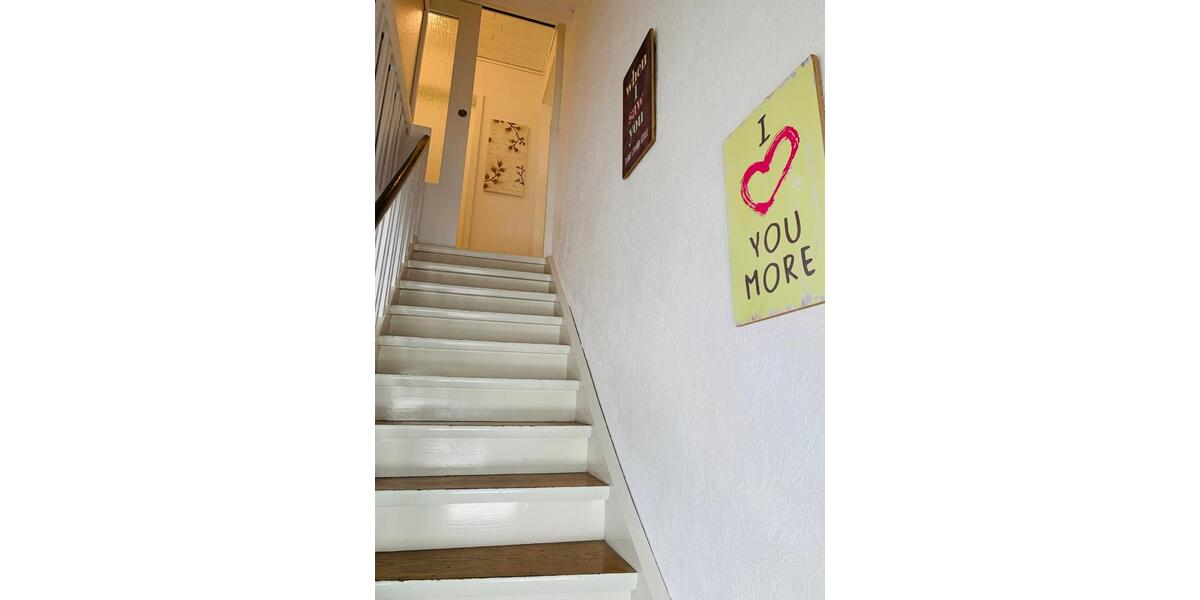 Renovierte und voll möblierte DG-Wohnung für Single-Person zimmer