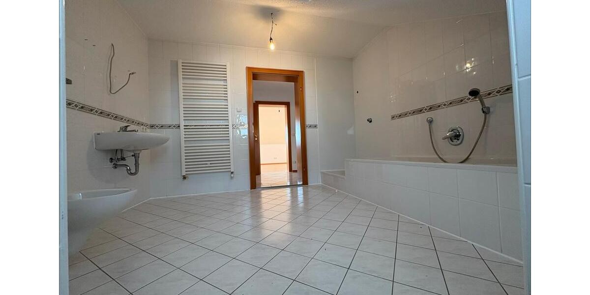 Dachgeschoßwohnung Hauzenberg - 4 Zimmer, 85 m&sup2;, 650&euro; | Angebot:25456498