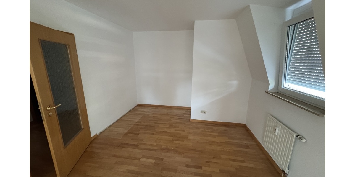 Vermietete Eigentumswohnung mit Stellplatz in ansprechender Wohngegend! - Dachgeschoßwohnung Gera Alt-Bieblach | Angebot:26476502