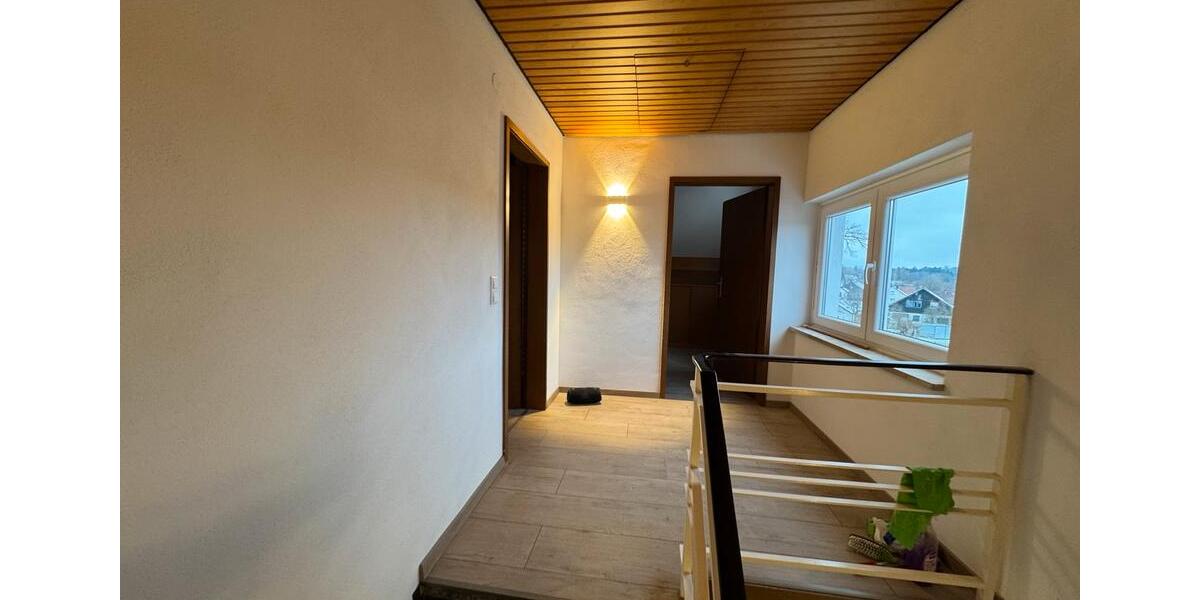 DG-Wohnung mit Balkon, neuer Küche + extra Zimmer (Homeoffice) 4 zimmer