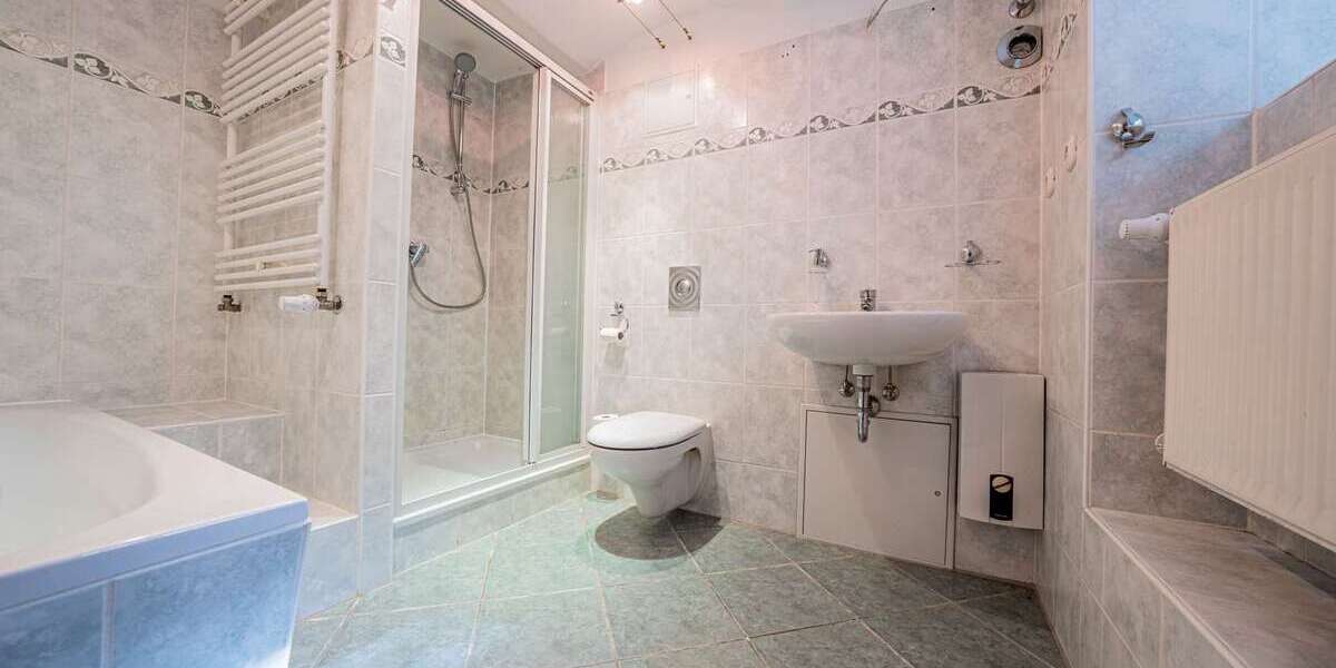 Zweifamilienhaus in ruhiger Naturlage mit Wassernähe– saniertes ehemaliges Bahnhofs-Häuschen - Zweifamilienhaus Sternebeck | Angebot:26095138