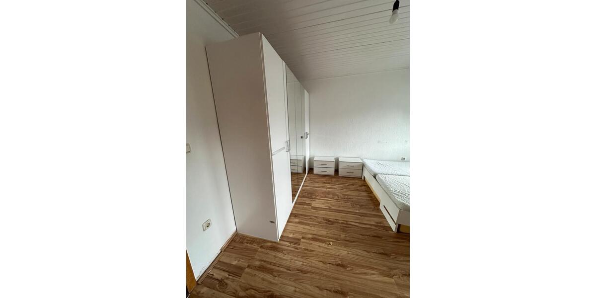 Dachgeschoßwohnung Essen Stadtbezirk V - 2.5 Zimmer, 56 m&sup2;, 400&euro; | Angebot:26636713