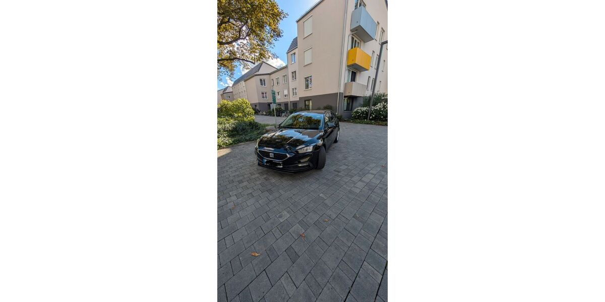 Seat Leon 57.500 km 17.500 &euro; Dresden 01139