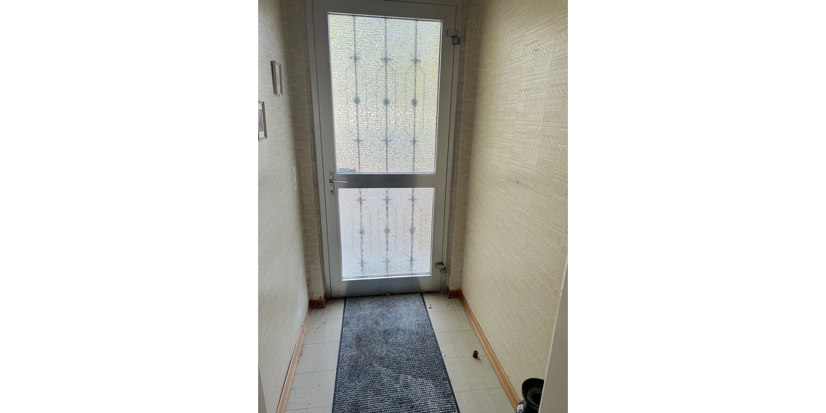 DUS, 4Zi. RMH, 110m² Wfl., 215m² Grd., Terr., Garten, Keller, Grg. 4 zimmer