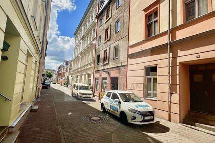 Wohn- und Geschäftshaus am Altmarkt 1 zimmer
