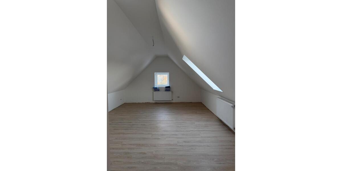 Dachgeschoßwohnung Lüneburg - 2.5 Zimmer, 90 m&sup2;, 1.000&euro; | Angebot:25286482