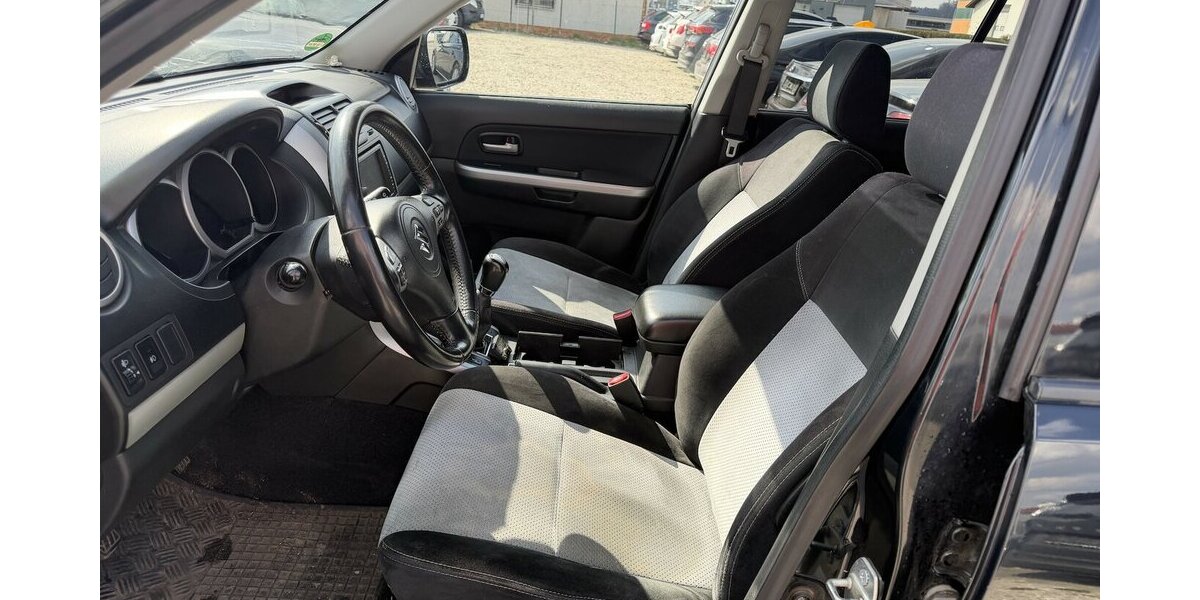 Suzuki Grand Vitara 2.0i Club Navi SHZ AHK 159.600 km 3.590 &euro; Altdorf 84032