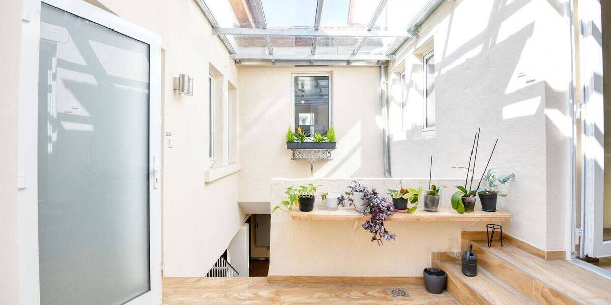 GEDECKELTES BIETERVERFAHREN** Sanierter Familientraum an den Toren Bergheims mit Panoramablick 1 zimmer