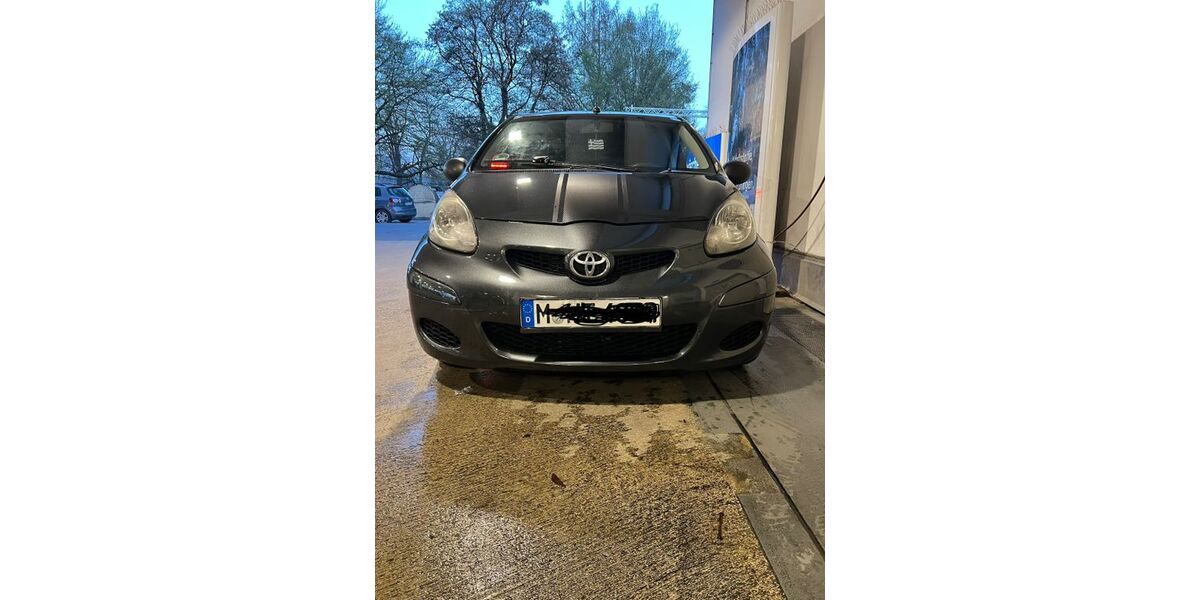 Toyota Aygo (X) 196.661 km 1.899 &euro; München 81547