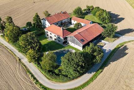 Wunderschöner, denkmalgeschützter Vierkanthof in Alleinlage 1 zimmer