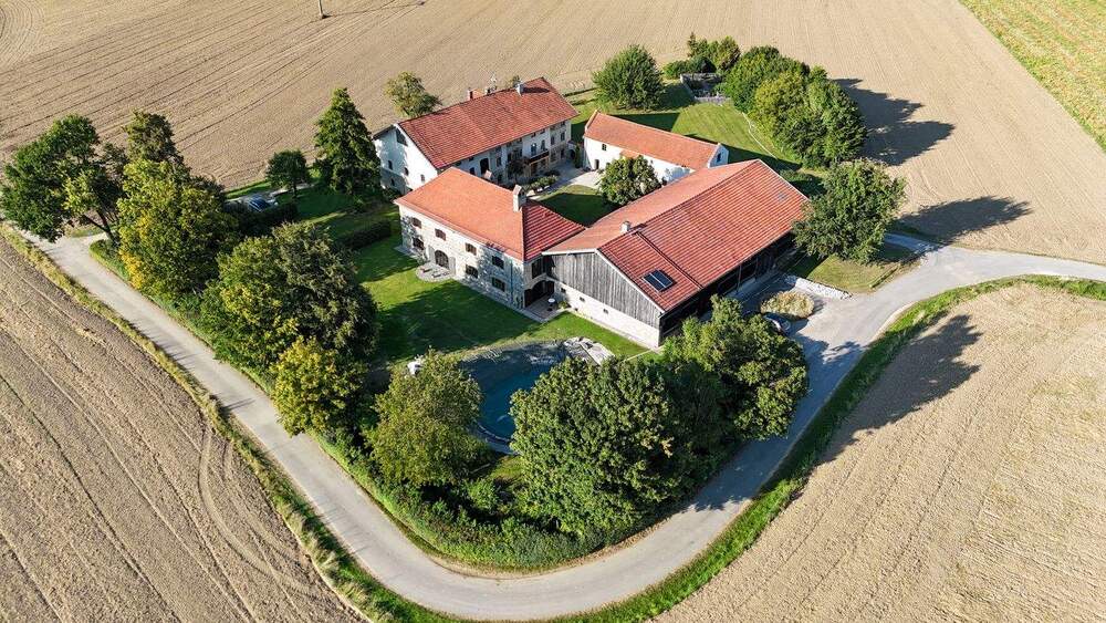 Wunderschöner, denkmalgeschützter Vierkanthof in Alleinlage 1 zimmer