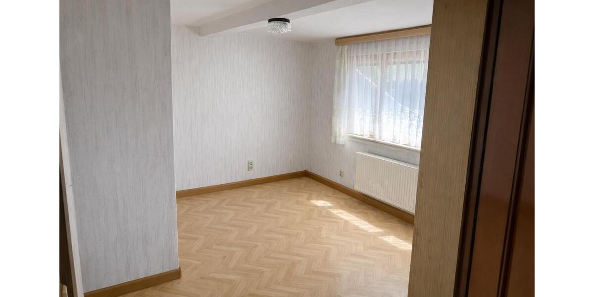 Doppelhaushälfte Probstzella - 7 Zimmer, 90 m&sup2;, 75.000&euro; | Angebot:27127861