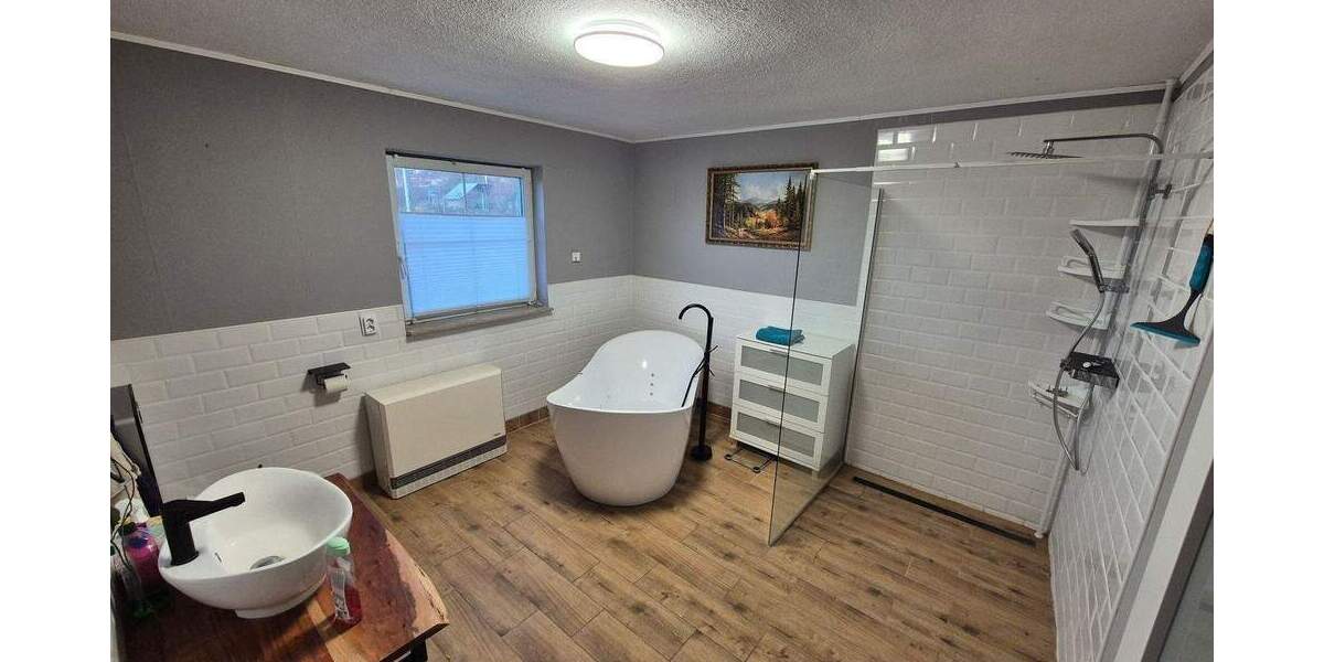 Wohnhaus mit großem Potenzial in Neubrandenburg 4 zimmer